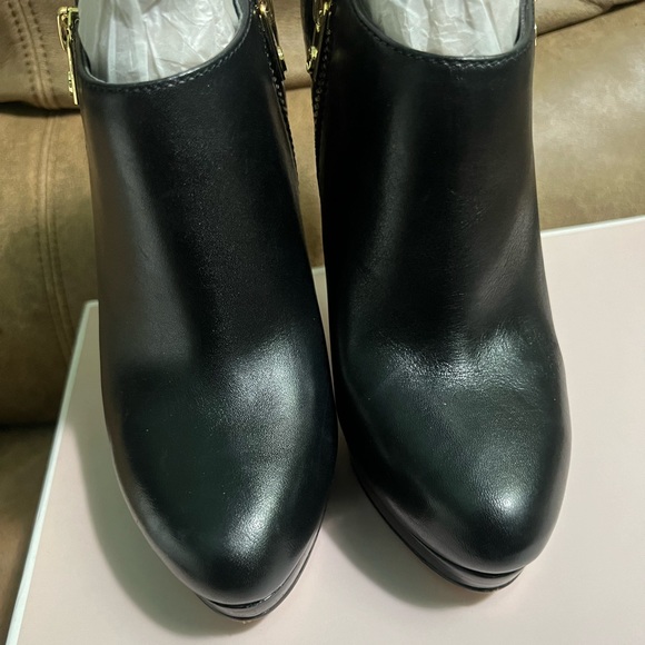 MICHAEL Michael Kors York Booties 8.5 - Picture 13 of 16